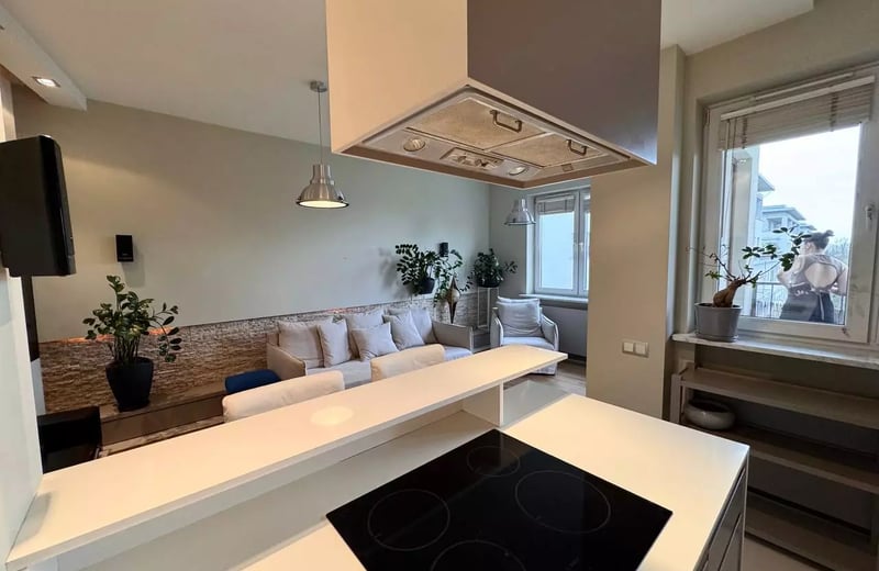 Location longue durée appartement 2 pièces de 51 m² avec balcon et parking, quartier Praga-Południe, Varsovie, Pologne