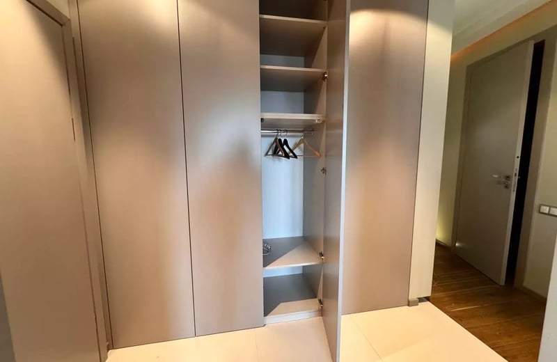 Location longue durée appartement 2 pièces de 51 m² avec balcon et parking, quartier Praga-Południe, Varsovie, Pologne