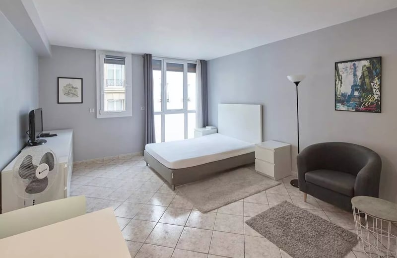 Long-term rental 32 m² studio in the 15th district of Paris, France