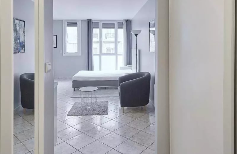 Long-term rental 32 m² studio in the 15th district of Paris, France