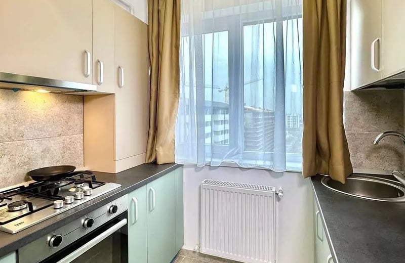 Langzeitmiete einer 1-Zimmer-Wohnung mit Balkon in einem Neubau, Bukarest, Rumänien