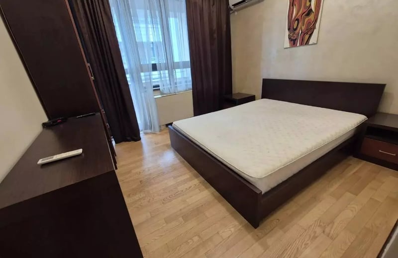 Alquiler a largo plazo de piso de 3 habitaciones, 133 m² en Belgrado, Serbia