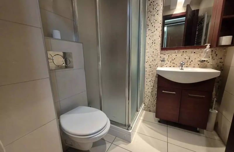 Alquiler a largo plazo de piso de 3 habitaciones, 133 m² en Belgrado, Serbia