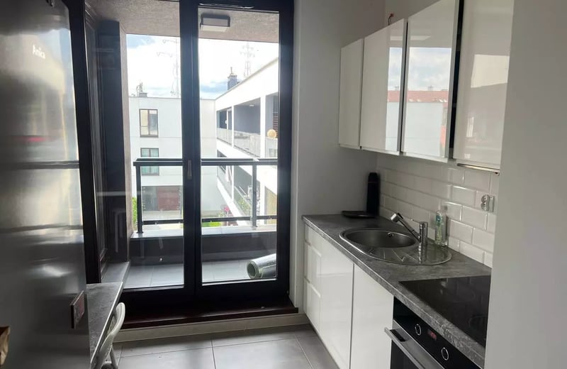 Langzeitmiete einer 46 m² großen Zwei-Zimmer-Wohnung mit Balkon im Warschauer Stadtteil Białołęka