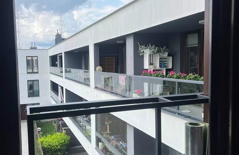 Langzeitmiete einer 46 m² großen Zwei-Zimmer-Wohnung mit Balkon im Warschauer Stadtteil Białołęka