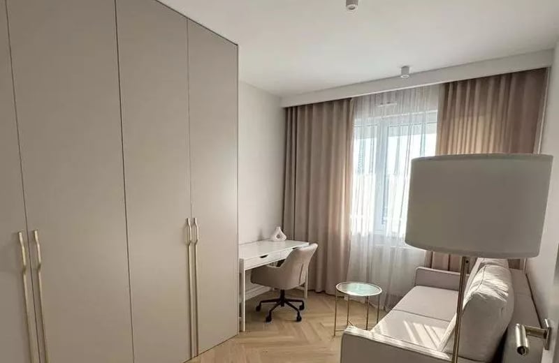 Langzeitmiete einer 55 m² großen Dreizimmerwohnung im Stadtteil Włochy, Warschau, Polen