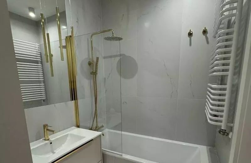 Langzeitmiete einer 55 m² großen Dreizimmerwohnung im Stadtteil Włochy, Warschau, Polen