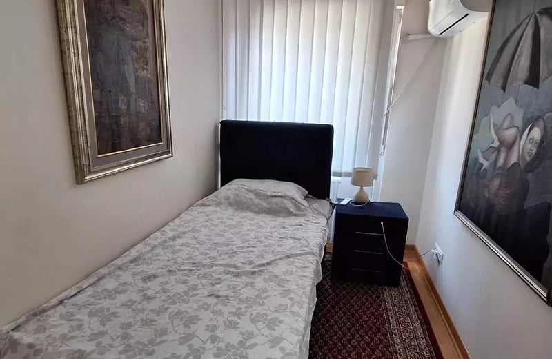 Alquiler a largo plazo de un piso de 3 habitaciones 75m² cerca del centro, Belgrado, Serbia