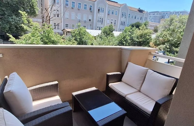 Alquiler a largo plazo de un piso de 3 habitaciones 75m² cerca del centro, Belgrado, Serbia