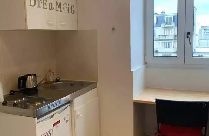 Long-term rental of 10 m² studio, 15th arrondissement, Paris, France