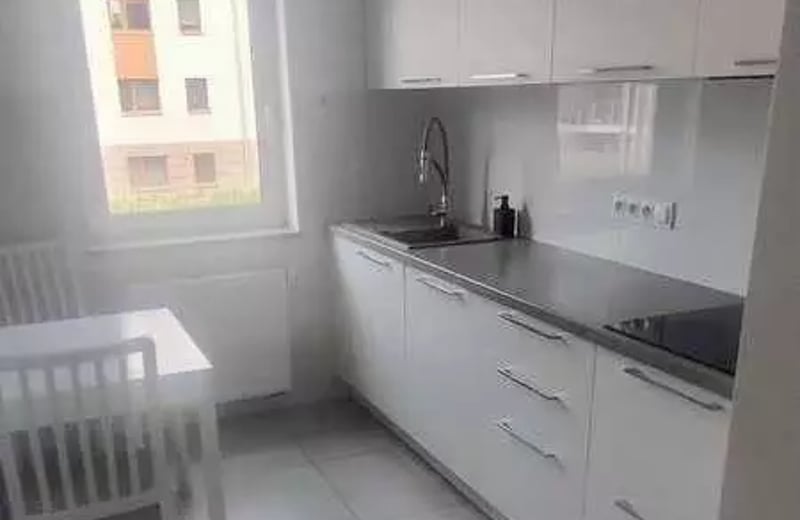 Location longue durée appartement 3 pièces avec balcon, quartier Fabryczna, Wrocław, Pologne