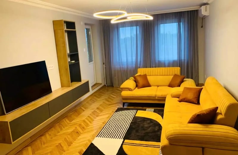 Alquiler a largo plazo piso de 3 habitaciones 85 m² en el distrito de Nuevo Belgrado, Belgrado, Serbia
