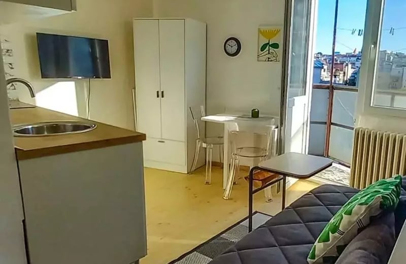 Long-term rental studio apartment 20 m² in Central district, Belgrade, Serbia