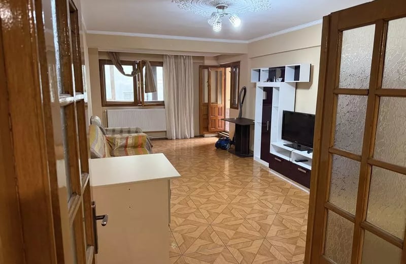 Location longue durée d’un appartement 4 pièces, 85 m², Constanța, Roumanie