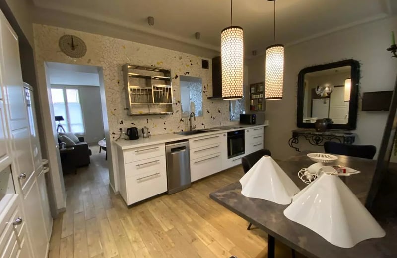 Long-term rental of a 2-room apartment, 72 m², Paris, France