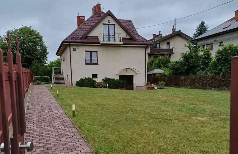 Long-term rental of a house 250 m² in Bielany, Kraków, Poland
