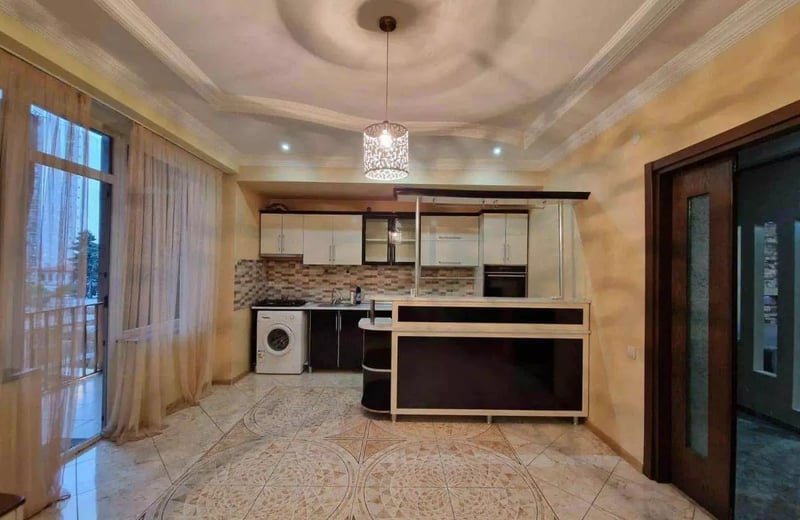 Location longue durée d’un appartement 3 pièces de 155 m² rue Chavchavadze, Batoumi, Géorgie