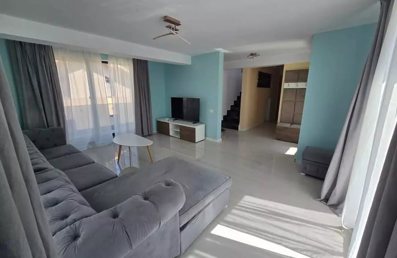 Alquiler a largo plazo de apartamento dúplex de 2 habitaciones 75 m² en Constanza, Rumanía