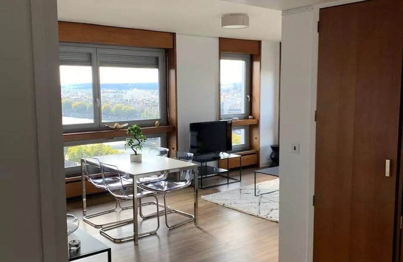 Long-term rental of 4-room apartment 91 m² in the 15th arrondissement, Paris, France