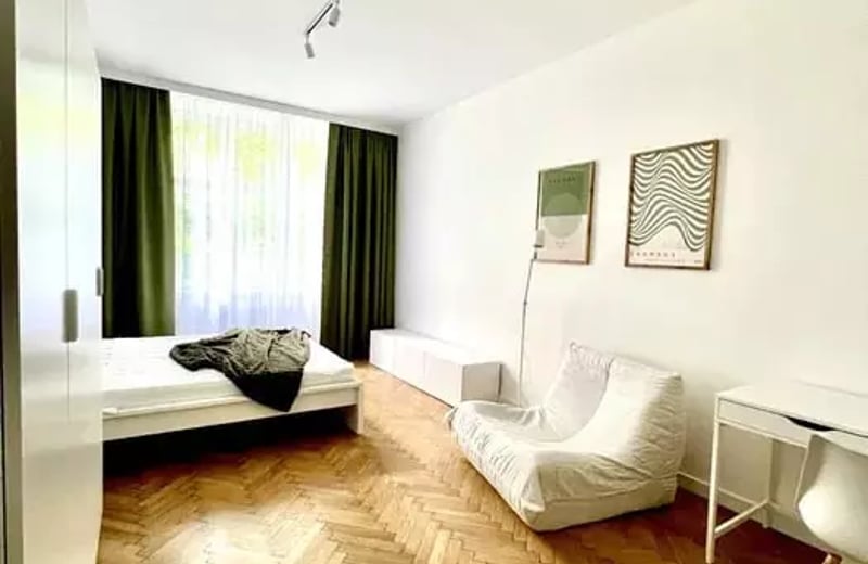 Location longue durée d’un appartement 3 pièces de 102 m² à Stare Miasto, Cracovie, Pologne