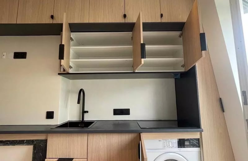 Long-term rental of 15 m² studio with balcony in Paris 7th district, France