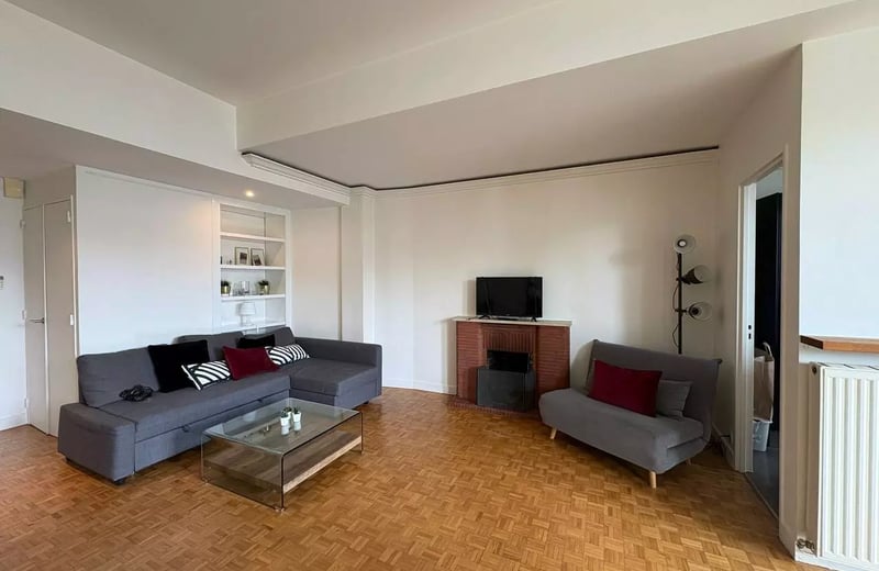 Long-term rental of 72 m² 3-room apartment in Paris 16th district, France