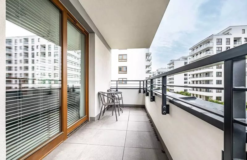 Alquiler a largo plazo de piso de 3 habitaciones 68 m² en el barrio Mokotów, Varsovia, Polonia