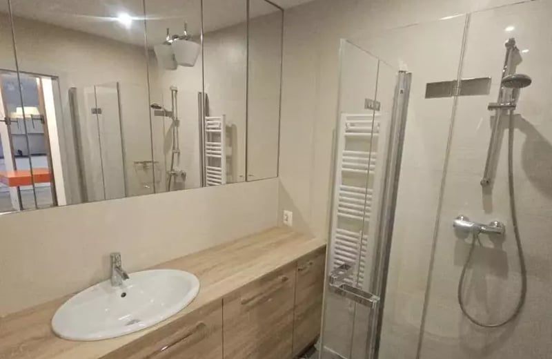Location longue durée d’un appartement 3 pièces de 53 m² à Płaszów, Cracovie, Pologne