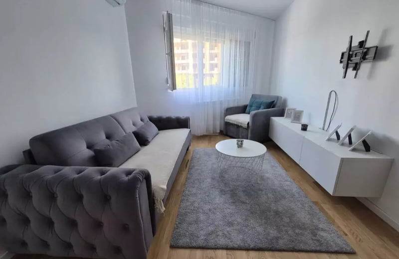 Alquiler a largo plazo de piso de 2 habitaciones y 41 m² en el barrio Zvezdara, Belgrado, Serbia