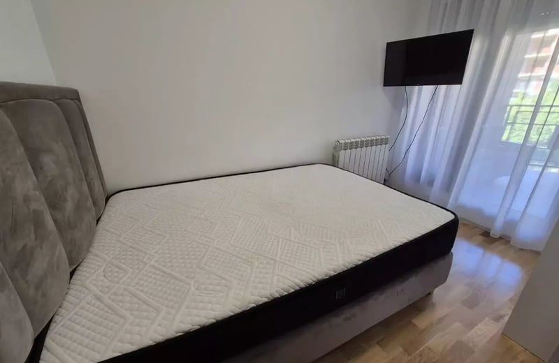 Alquiler a largo plazo de piso de 2 habitaciones y 41 m² en el barrio Zvezdara, Belgrado, Serbia