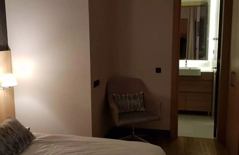 Alquiler a largo plazo de un piso de 3 habitaciones, 85 m², en el centro, Belgrado, Serbia