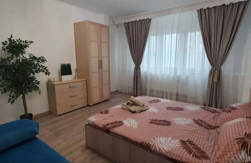 Location longue durée d’un appartement de 3 pièces, 64 m², dans le quartier du Vieux-Port, Constanța, Roumanie