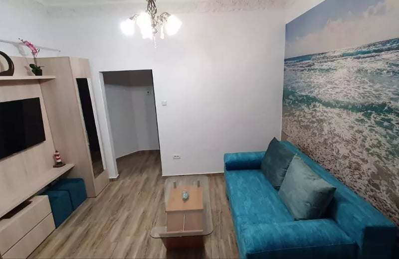 Location longue durée d’un appartement de 3 pièces, 64 m², dans le quartier du Vieux-Port, Constanța, Roumanie