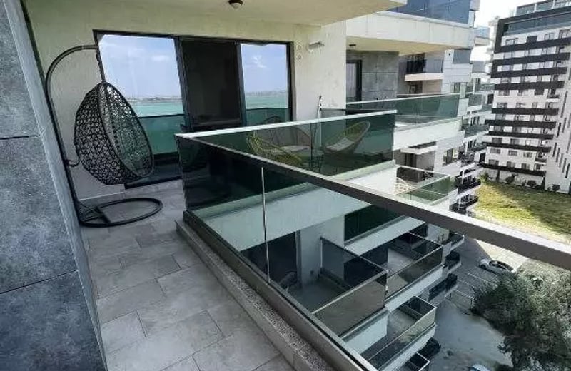 Location longue durée d’un appartement de 3 pièces, 70 m², dans le quartier de Mamaia, Constanța, Roumanie