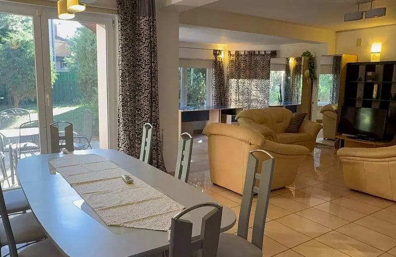 Долгосрочная аренда 3-комнатной квартиры, 125 м², в районе Tomis Plus, Констанца, Румыния