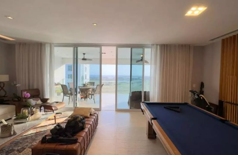 Location longue durée d’un appartement de 4 chambres, 266 m², dans le quartier Barra da Tijuca, Rio de Janeiro, Brésil
