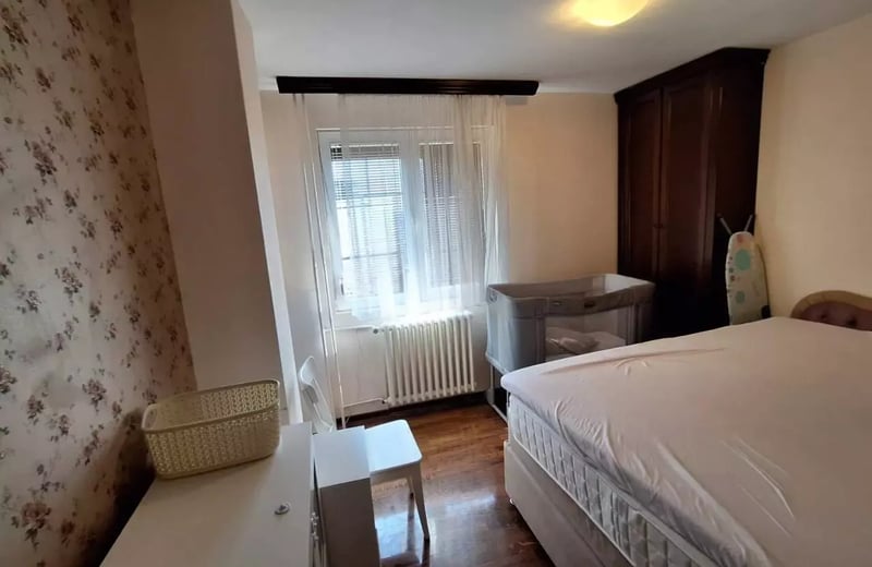 Alquiler a largo plazo de un piso de 4 habitaciones 130 m², en Nuevo Belgrado, Serbia