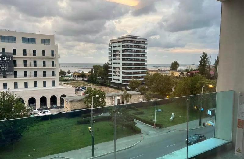 Location longue durée d’un appartement de 3 pièces, 90 m², quartier Mamaia, Constanța, Roumanie