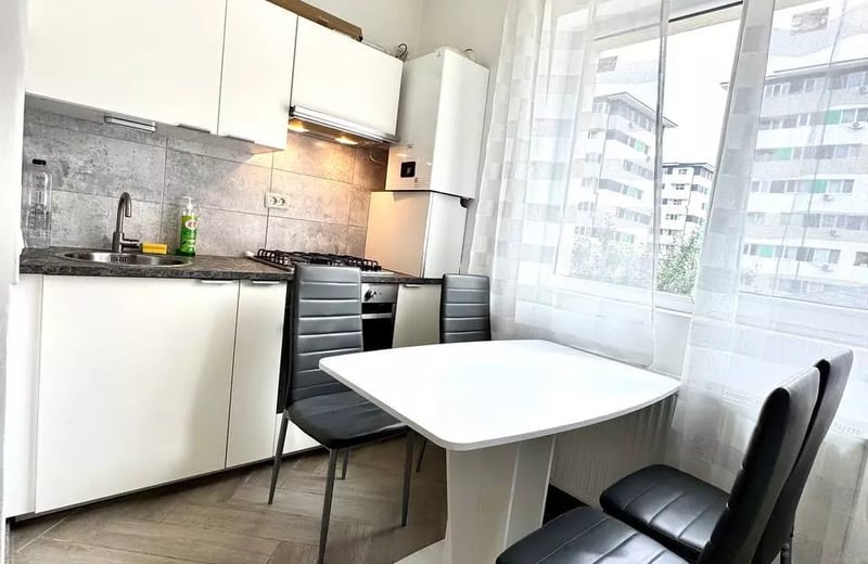 Alquiler a largo plazo de un piso de 2 habitaciones, 50 m², distrito Kiajna, Bucarest, Rumanía