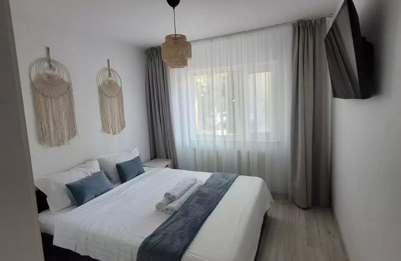 Alquiler a largo plazo de un piso de 3 habitaciones, 74 m², en Constanța, Faleza Nord, Rumanía