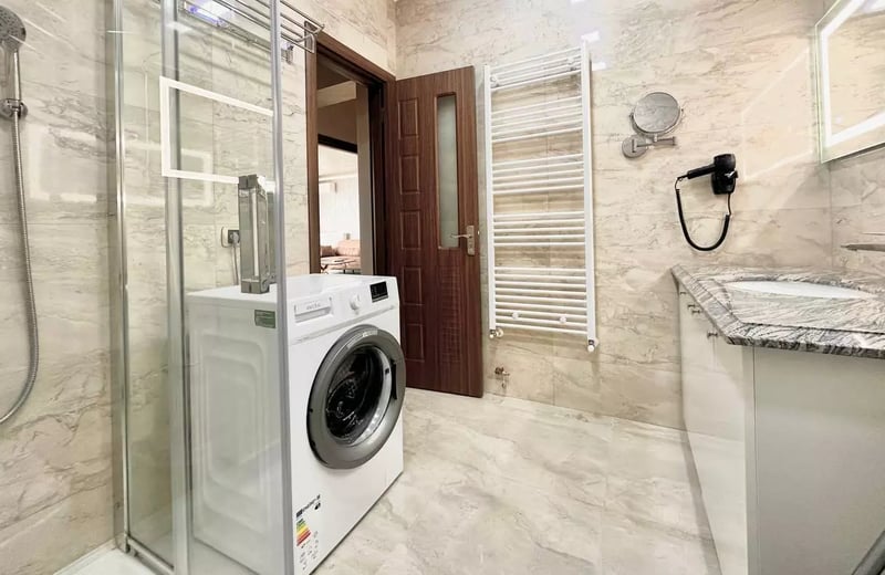 Долгосрочная аренда 4-комнатной квартиры, 100 м², Coresi, Брашов, Румыния