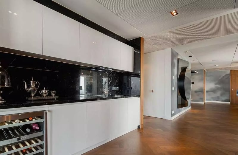 Long-term rental of an apartment, 236 m², in Śródmieście district, Warsaw, Poland