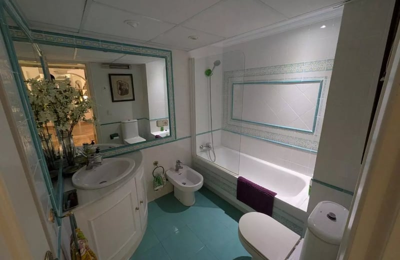 Location longue durée d’un appartement de 3 chambres, 100 m², à Alicante, Espagne