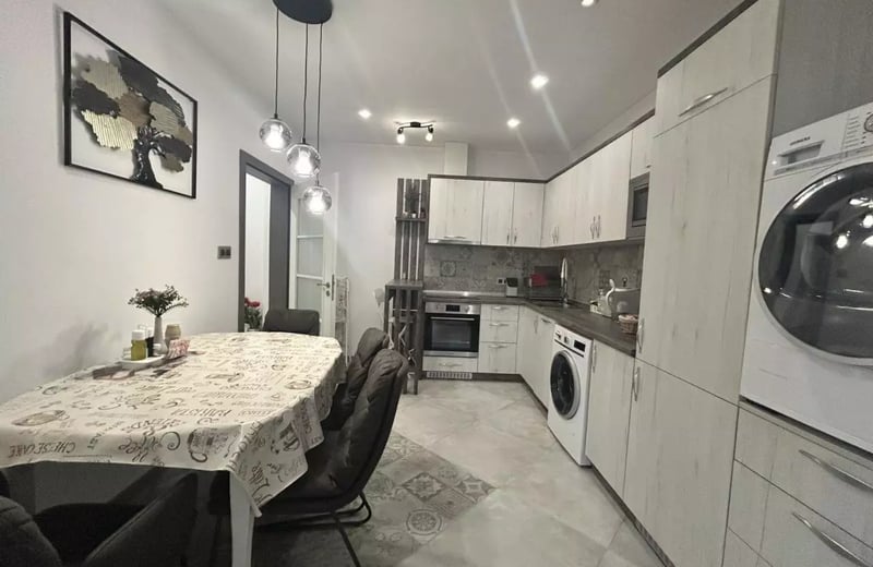 Langzeitmiete einer 4-Zimmer-Wohnung, 100 m², in Varna, Bulgarien