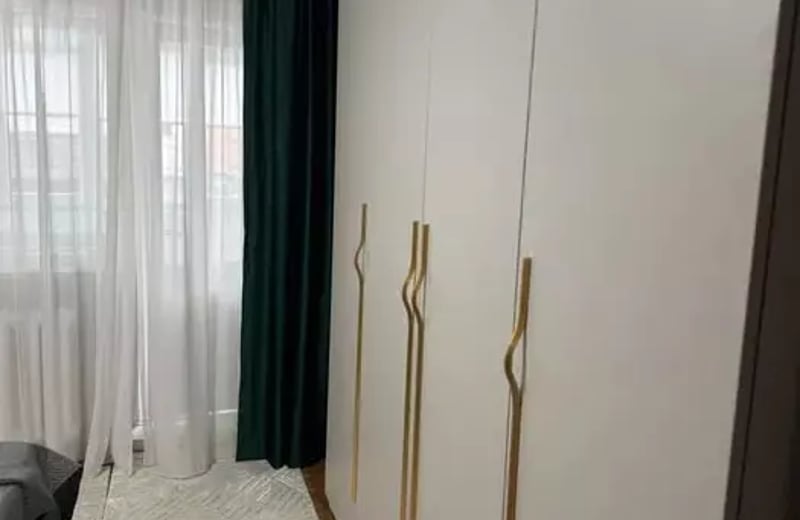 Alquiler a largo plazo de un apartamento de 3 habitaciones, 78 m², Constanza, Rumanía