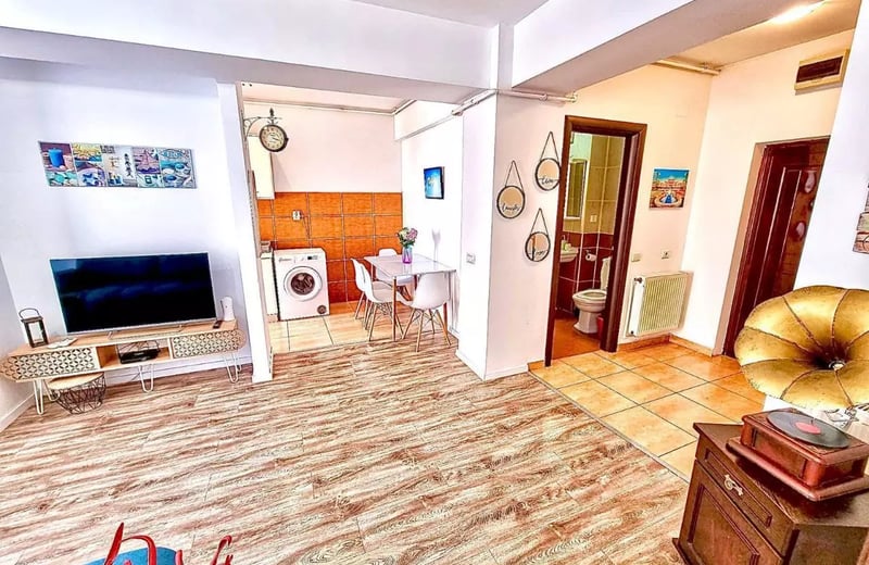Location longue durée d’un appartement de 2 pièces, 75 m², à Mamaia, Constanța, Roumanie