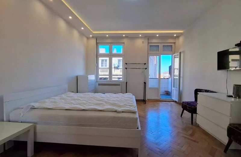 Alquiler a largo plazo de un apartamento de 4 habitaciones, 103 m², en Belgrado, Serbia