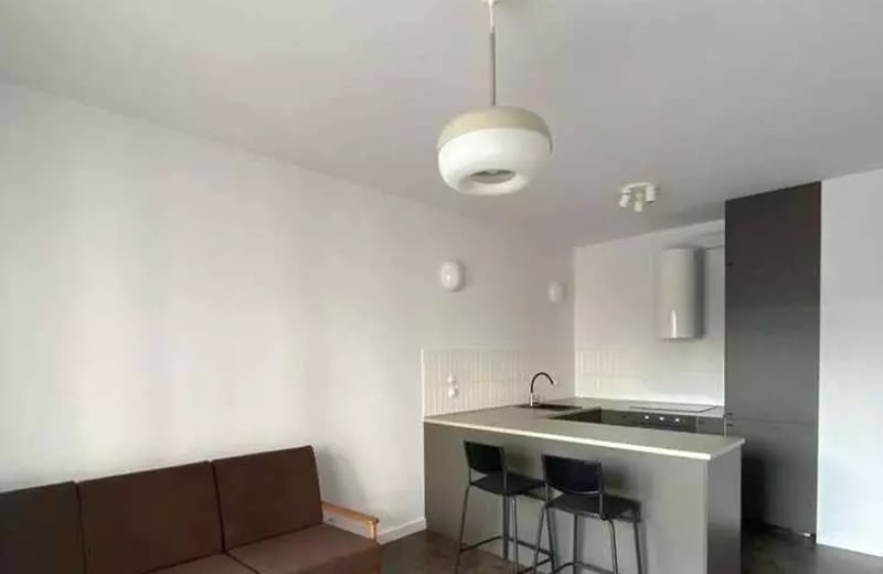 Alquiler a largo plazo de un apartamento de 3 habitaciones, 53 m², en Podgórze, Cracovia, Polonia