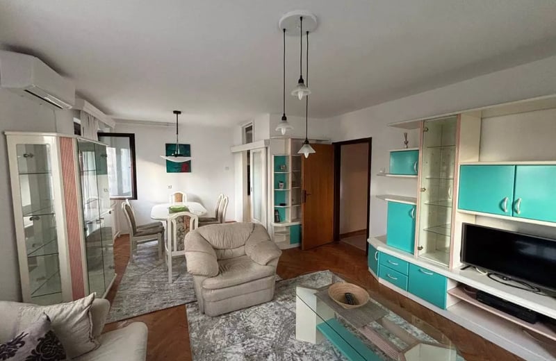 Alquiler a largo plazo de un apartamento de 3 habitaciones, 79 m², en Belgrado, Serbia