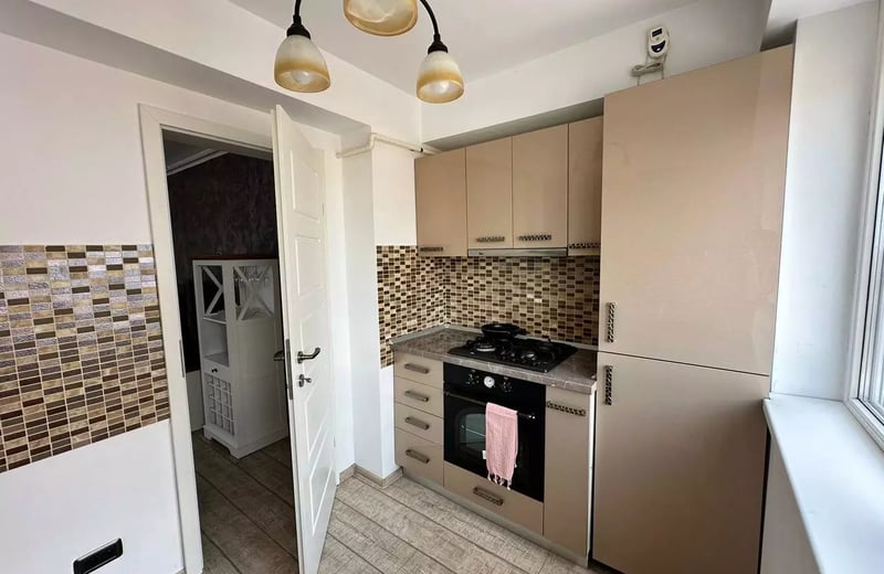 Location longue durée d’un appartement de 3 pièces, 85 m², Constanța, Roumanie